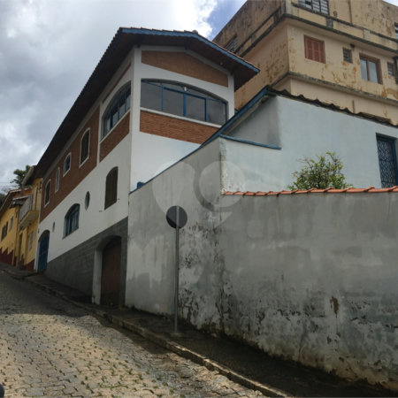 Casa à venda com 4 quartos, sendo 1 suíte, no Centro, Piracaia, SP