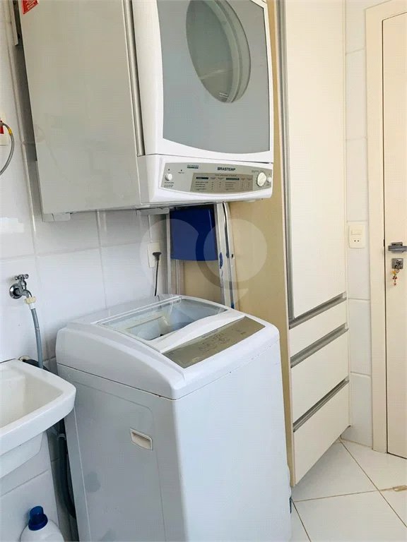 Apartamento à venda com 3 quartos, sendo 2 suítes,  em Riviera de São Lourenço, Bertioga, SP