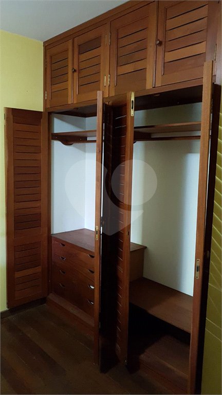 Casa térrea com piscina para venda no Parque Santa Marta