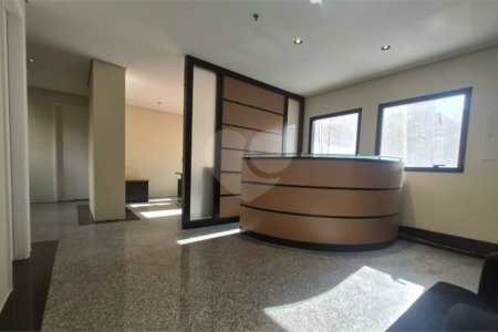 Conjunto comercial reformado na Cincinato Braga — 87 m², 2 vagas e a 1 quadra do Metrô Brigadeiro