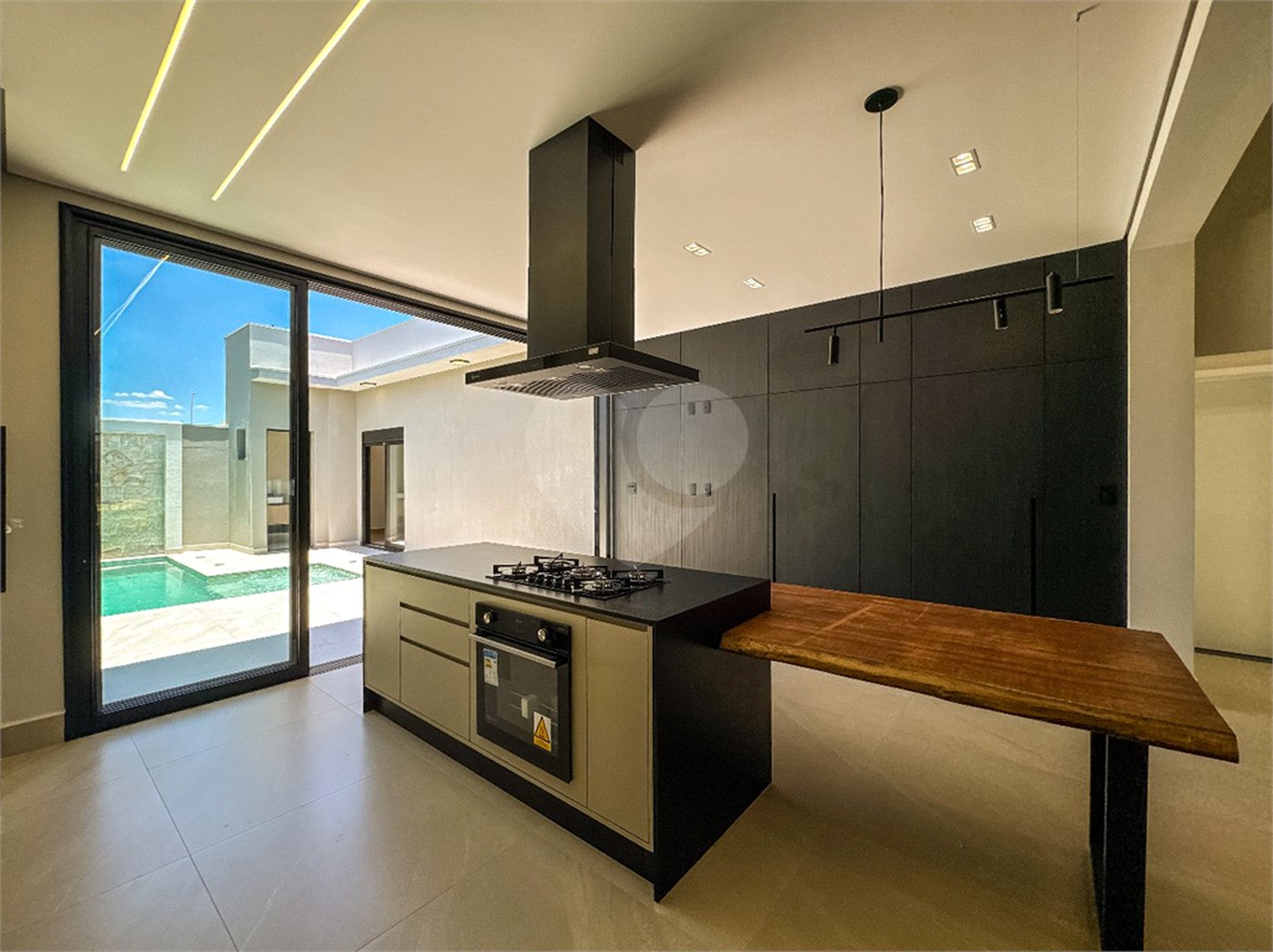 Casa à venda com 3 suítes no condomínio Jardim Residencial Dona Maria Candida, Indaiatuba - SP
