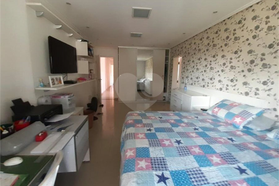 Sobrado à venda com 3 quartos, sendo 1 suíte, em Parque Edu Chaves, São Paulo, SP