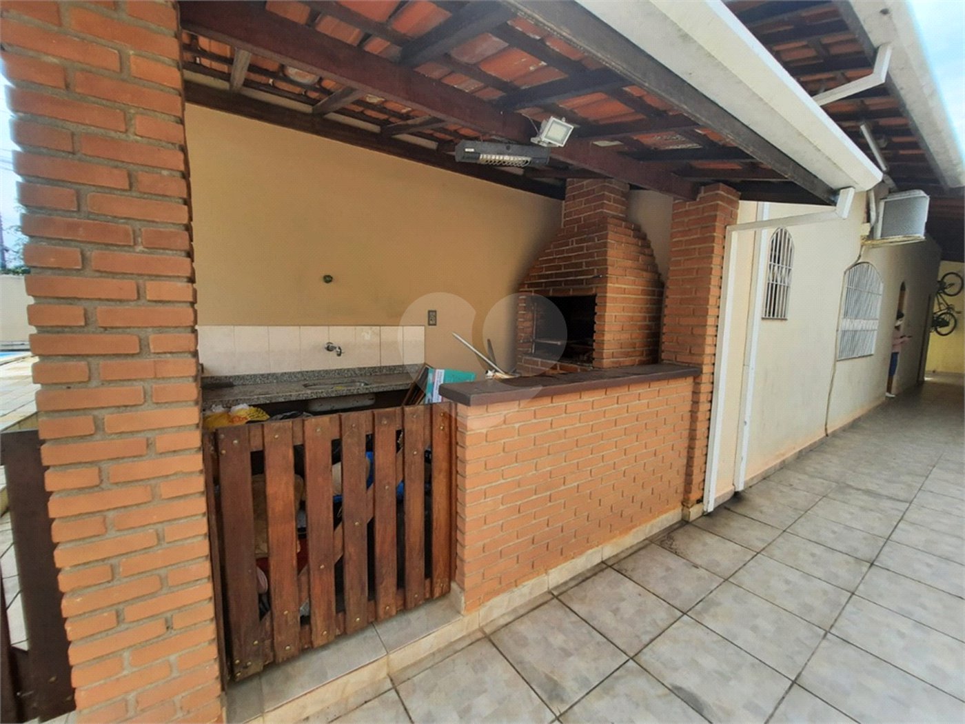 Casa à venda com 3 quartos, sendo 1 suíte,  em Jardim Aruan, Caraguatatuba, SP