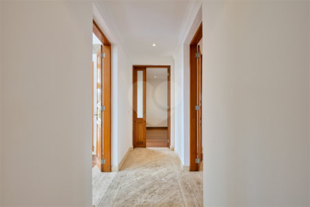 Casa Térrea à venda com 5 quartos, sendo 3 suítes, em Alto da Boa Vista, São Paulo, SP
