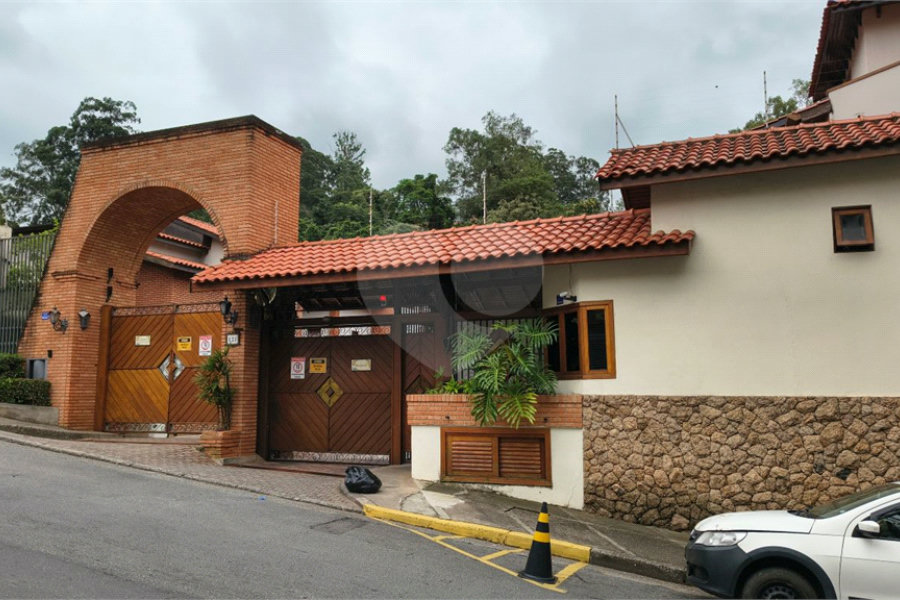 Casa à venda com 4 quartos, sendo 3 suítes, no condomínio Da Serra, São Paulo - SP