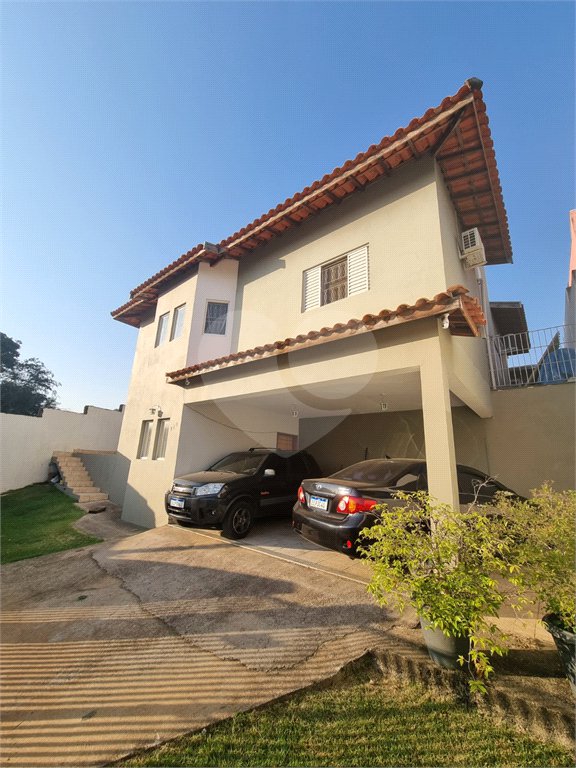 Casa à venda com 3 quartos, sendo 1 suíte, em Vila Capuava, Valinhos, SP