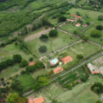 Casa à venda com 8 quartos, sendo 4 suítes, no condomínio Santa Filomena, Salto - SP