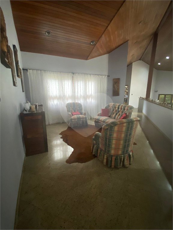 Casa à venda com 4 suítes no condomínio Vale da Santa Fé, Vinhedo - SP