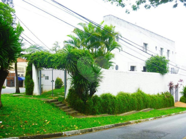Sobrado à venda com 4 quartos, sendo 2 suítes,  em Brooklin, São Paulo, SP