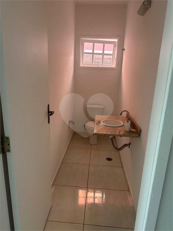 Casa à venda com 4 quartos, sendo 1 suíte,  no condomínio Jardim das Acácias, Cotia - SP
