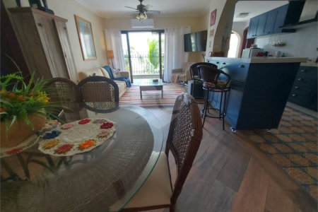 Apartamento à venda com 3 quartos, sendo 1 suíte,  em Enseada, Guarujá, SP