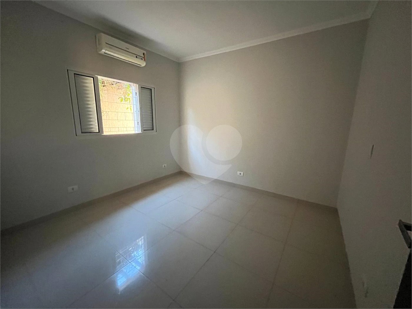 Casa à venda com 3 quartos, sendo 1 suíte, em Ipê, Três Lagoas, MS