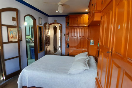 Casa à venda com 4 quartos, sendo 1 suíte, em Bangu, Rio de Janeiro, RJ