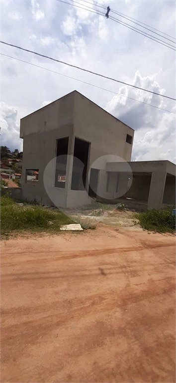 Sobrado à venda com 3 quartos, sendo 1 suíte, em Jardim Centenário, Atibaia, SP