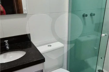 Casa à venda com 3 quartos, sendo 1 suíte, no condomínio Alvorada Parque Vitória, São Paulo - SP
