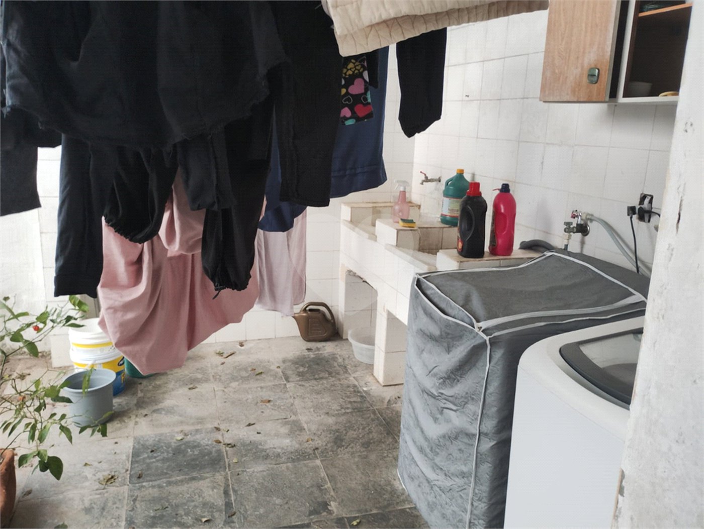 Casa à venda com 5 quartos, sendo 3 suítes, no condomínio Vilarejo, Rio de Janeiro - RJ