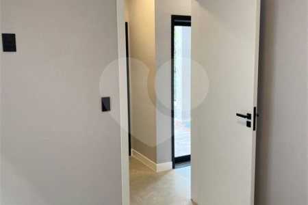 Casa à venda com 4 quartos, sendo 3 suítes, no condomínio Recanto dos Paturis, Vinhedo - SP
