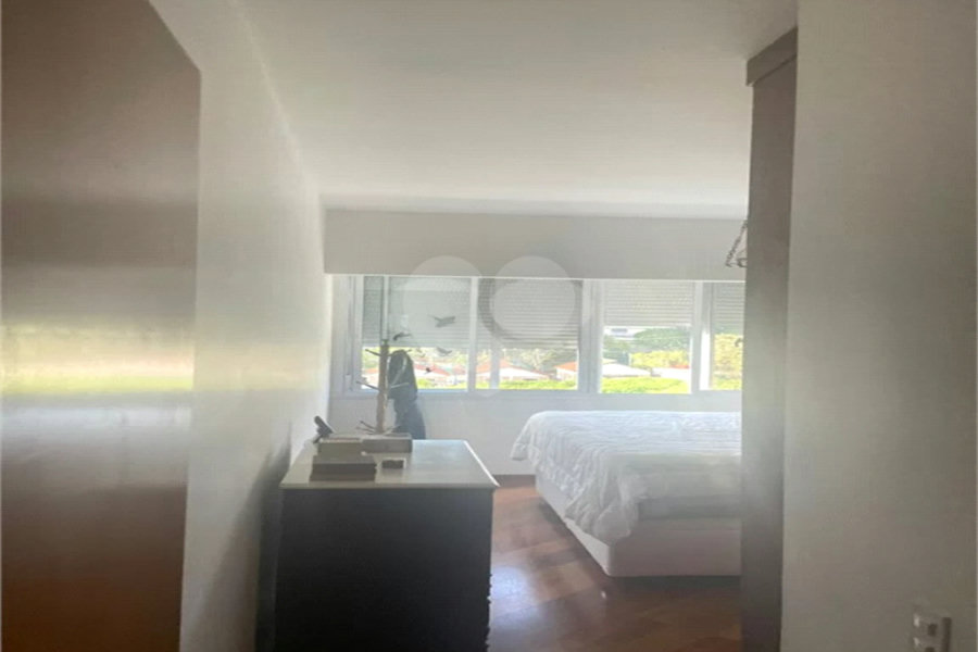 Sobrado à venda com 3 suítes em Horto, São Paulo, SP