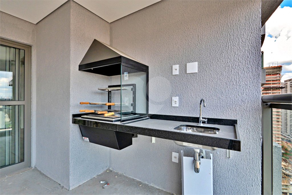 Apartamento à venda com 4 quartos, sendo 2 suítes,  em Jardim das Acácias, São Paulo, SP