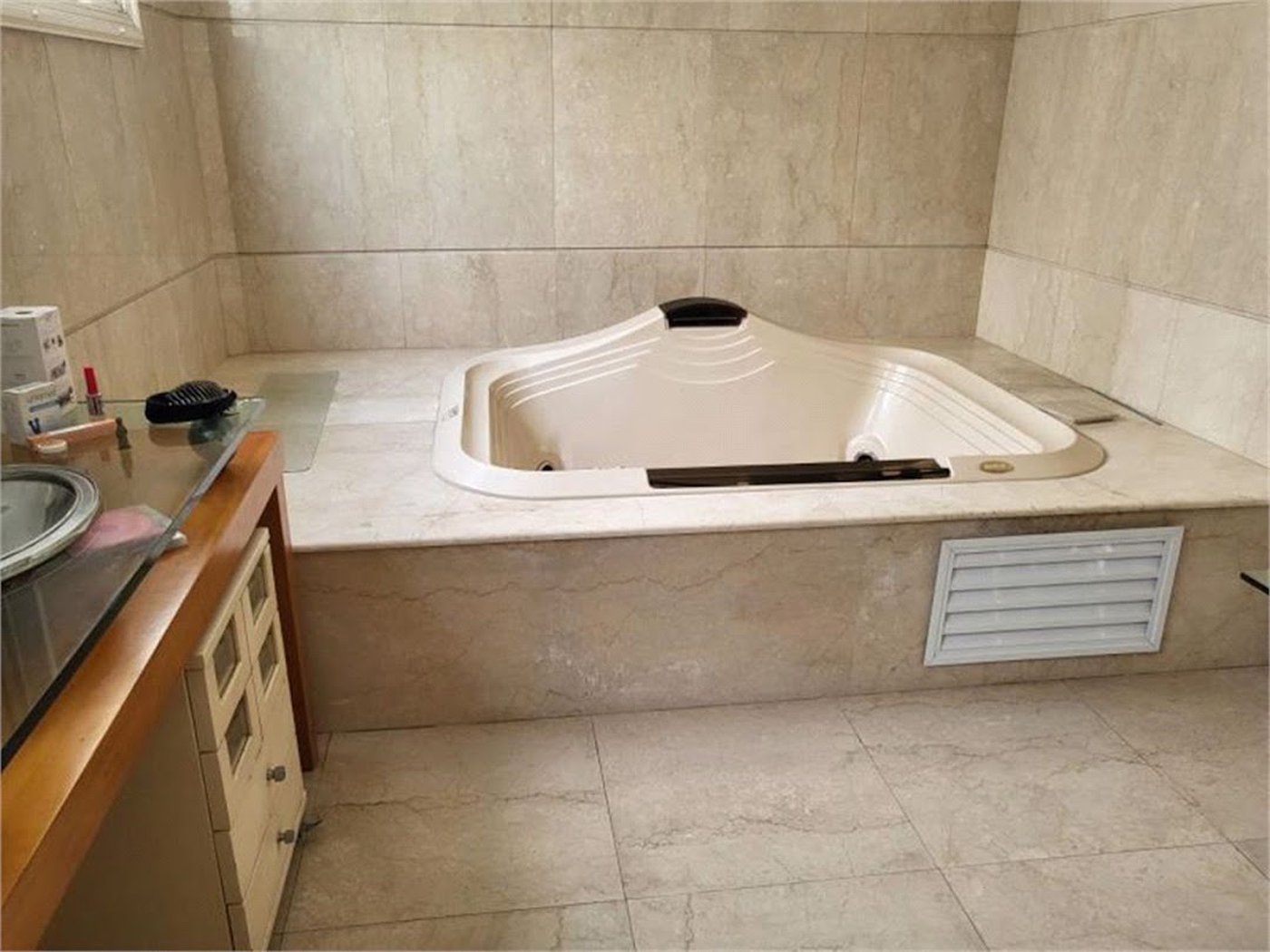 Apartamento Residencial para locação, Gonzaga, Santos - AP0140.