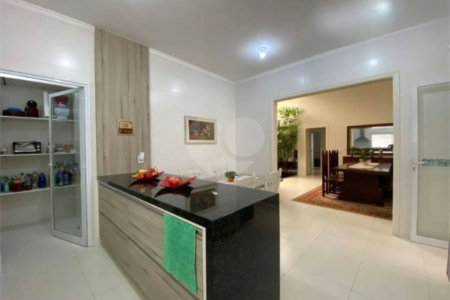 Casa à venda com 4 suítes no condomínio Ipê Velho, Vinhedo - SP