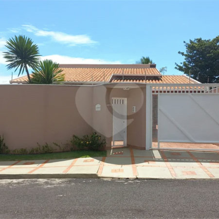Casa à venda com 4 quartos, sendo 2 suítes, em Jardim Adalgisa, Araraquara, SP