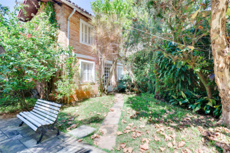 Casa à venda com 4 quartos, sendo 1 suíte,  em Jardim Marajoara, São Paulo, SP