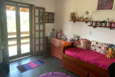 Chácara à venda com 4 quartos, sendo 2 suítes, em Parque Valinhos, Valinhos, SP