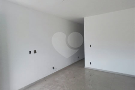 Casa à venda com 2 quartos, sendo 1 suíte, no condomínio Residencial Marlene Correia, Rio de Janeiro - RJ