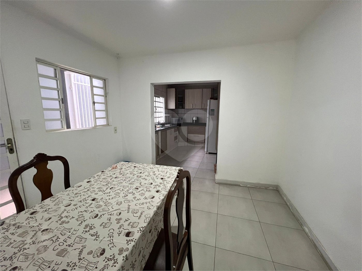 Sobrado à venda com 3 quartos, sendo 1 suíte, em Lopes de Oliveira, Sorocaba, SP