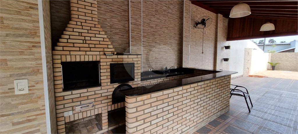 Casa à venda com 3 quartos, sendo 1 suíte, no condomínio Chácaras do Lago, Vinhedo - SP