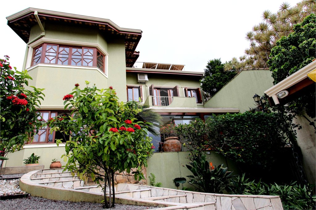 Casa à venda ou para alugar com 3 suítes em Vila Petrópolis, Atibaia, SP