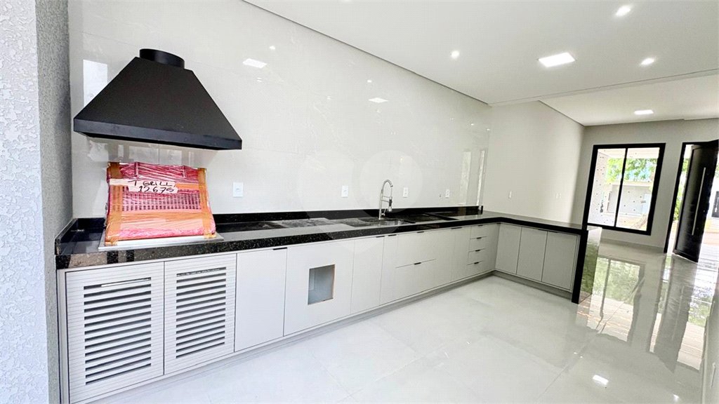Casa à venda com 3 suítes no condomínio Terras de São Francisco, Sorocaba - SP