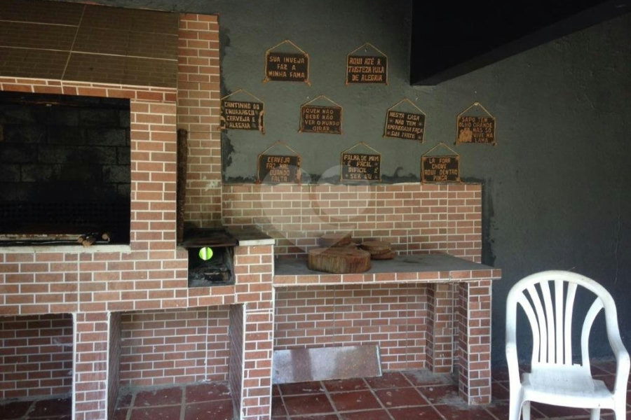 Casa à venda com 6 quartos, sendo 2 suítes,  em Roseira, Mairiporã, SP