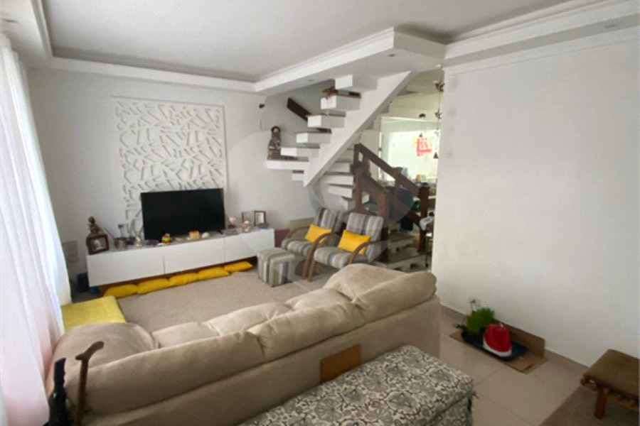 Casa à venda com 3 quartos, sendo 1 suíte, no condomínio Residencial Santa Teresinha, São Paulo - SP