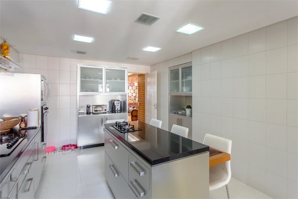 Apartamento à venda com 4 suítes em Vila Suzana, São Paulo, SP