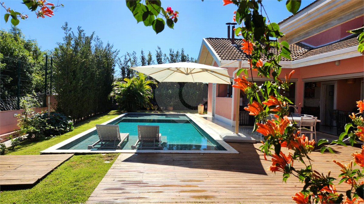 Casa à venda com 4 quartos, sendo 2 suítes, no condomínio Residencial Jardim Primavera, Louveira - SP