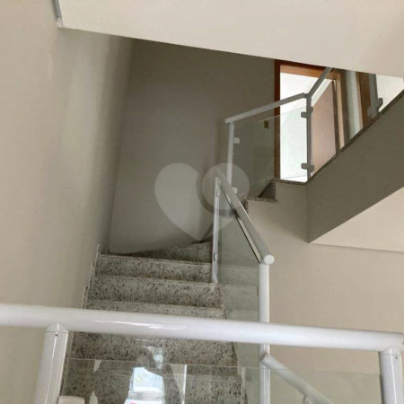 Sobrado à venda com 3 quartos, sendo 1 suíte,  em Parque das Figueiras, Mogi das Cruzes, SP