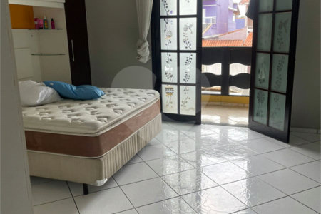Sobrado à venda com 4 quartos, sendo 1 suíte, em Vila Áurea, Poá, SP