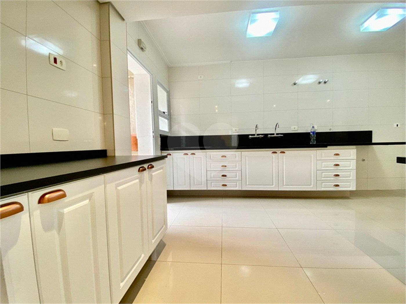 Sobrado à venda com 4 quartos, sendo 3 suítes, em Vila Ester (zona Norte), São Paulo, SP
