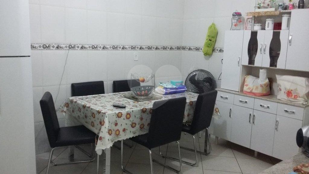 Sobrado à venda com 3 quartos em Parque Peruche, São Paulo, SP
