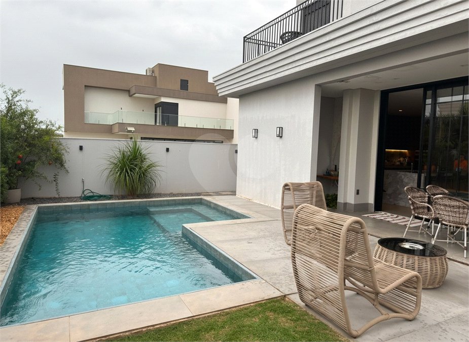 Casa à venda com 4 suítes no condomínio Florais da Mata, Várzea Grande - MT