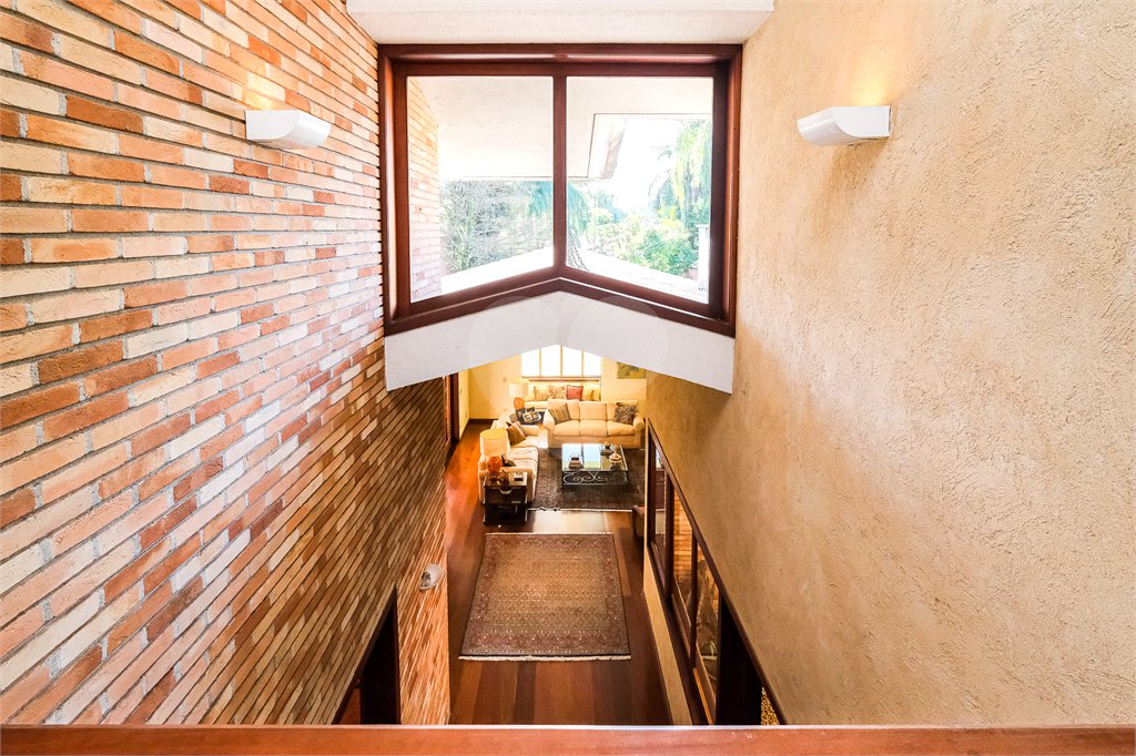 Casa à venda com 4 quartos, sendo 2 suítes, em Jardim Cordeiro, São Paulo, SP