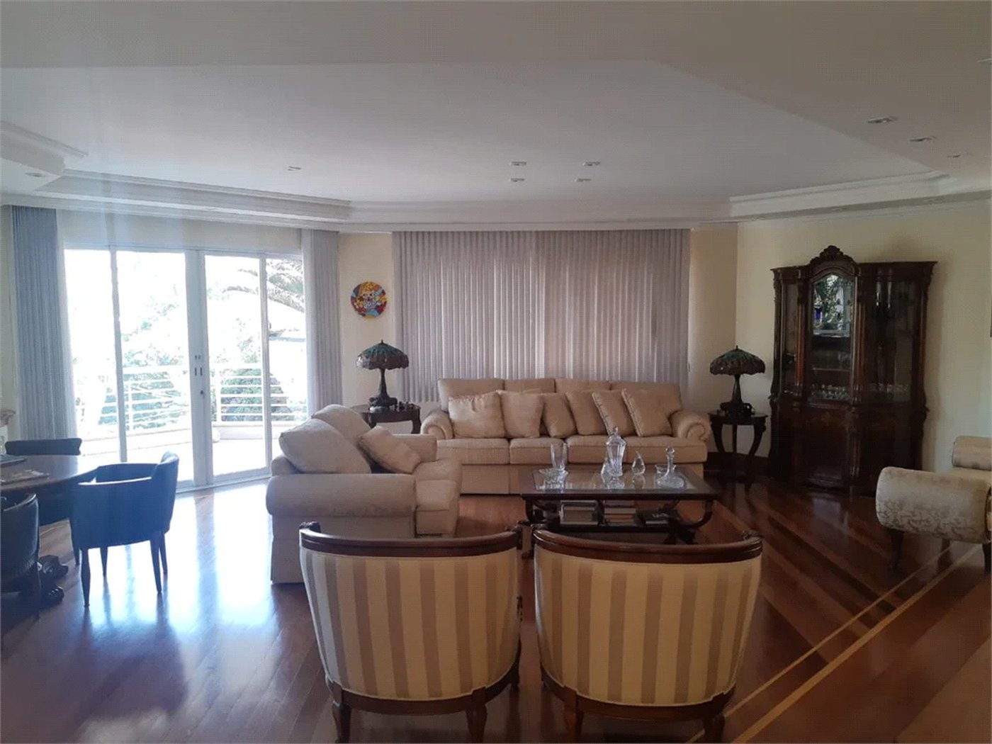 Casa à venda com 5 suítes em Jardim Leonor, São Paulo, SP