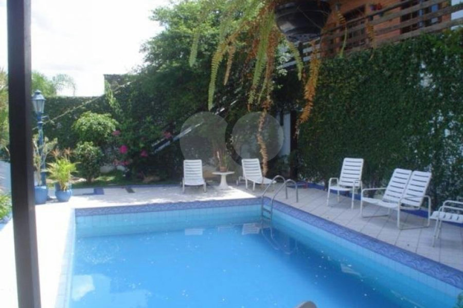 Sobrado à venda com 4 quartos, sendo 3 suítes, em Jardim São Bento, São Paulo, SP
