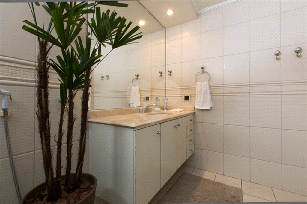 Apartamento à venda com 4 quartos, sendo 3 suítes, em Campo Belo, São Paulo, SP