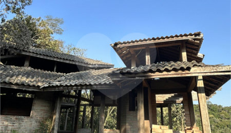Casa à venda com 3 quartos, sendo 2 suítes,  no condomínio Alpes da Cantareira, Mairiporã - SP