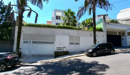 Sobrado à venda ou para alugar com 7 quartos, sendo 4 suítes,  em Cidade Jardim, São Paulo, SP