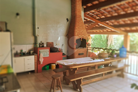 Casa à venda com 3 quartos, sendo 1 suíte, no condomínio Acmti - Colinas do Mosteiro, Terras de Itaici e Recanto dos Pássaros, Indaiatuba - SP