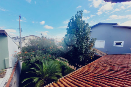 Sobrado à venda com 4 quartos, sendo 1 suíte, em Jardim Regina, Indaiatuba, SP